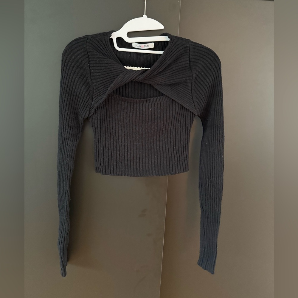 Ribbed Black Cropped Knit Top with Twist Detail